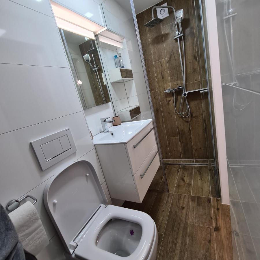 Apartment Dinlux Maribor Exteriör bild