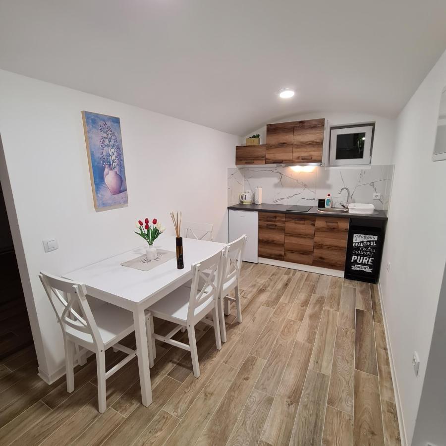 Apartment Dinlux Maribor Exteriör bild