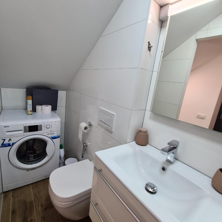 Apartment Dinlux Maribor Exteriör bild