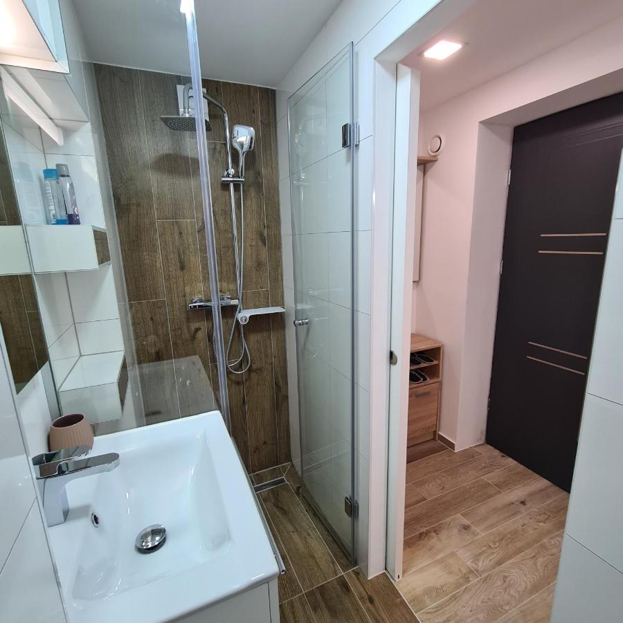 Apartment Dinlux Maribor Exteriör bild
