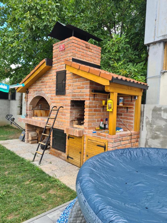 Apartment Dinlux Maribor Exteriör bild