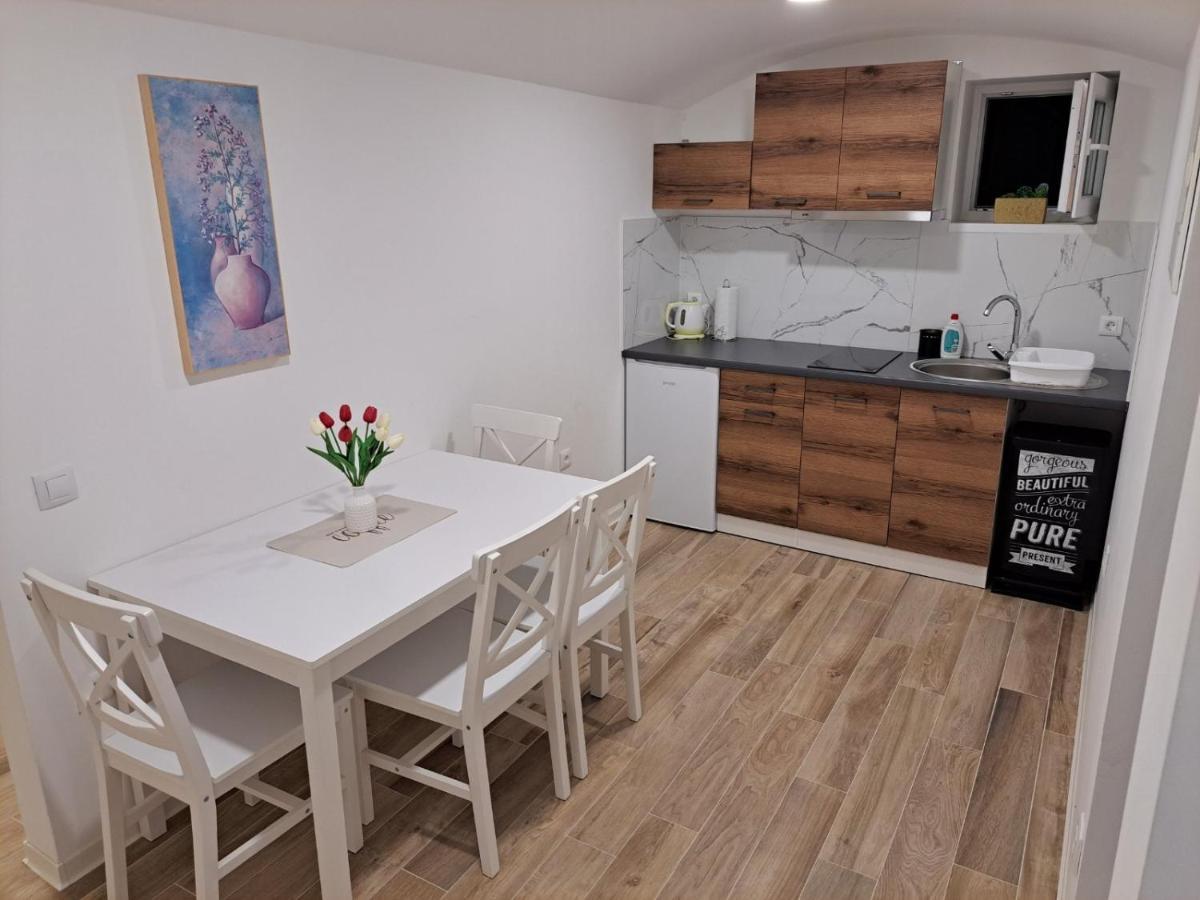 Apartment Dinlux Maribor Exteriör bild