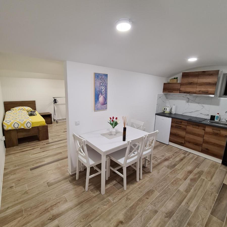Apartment Dinlux Maribor Exteriör bild