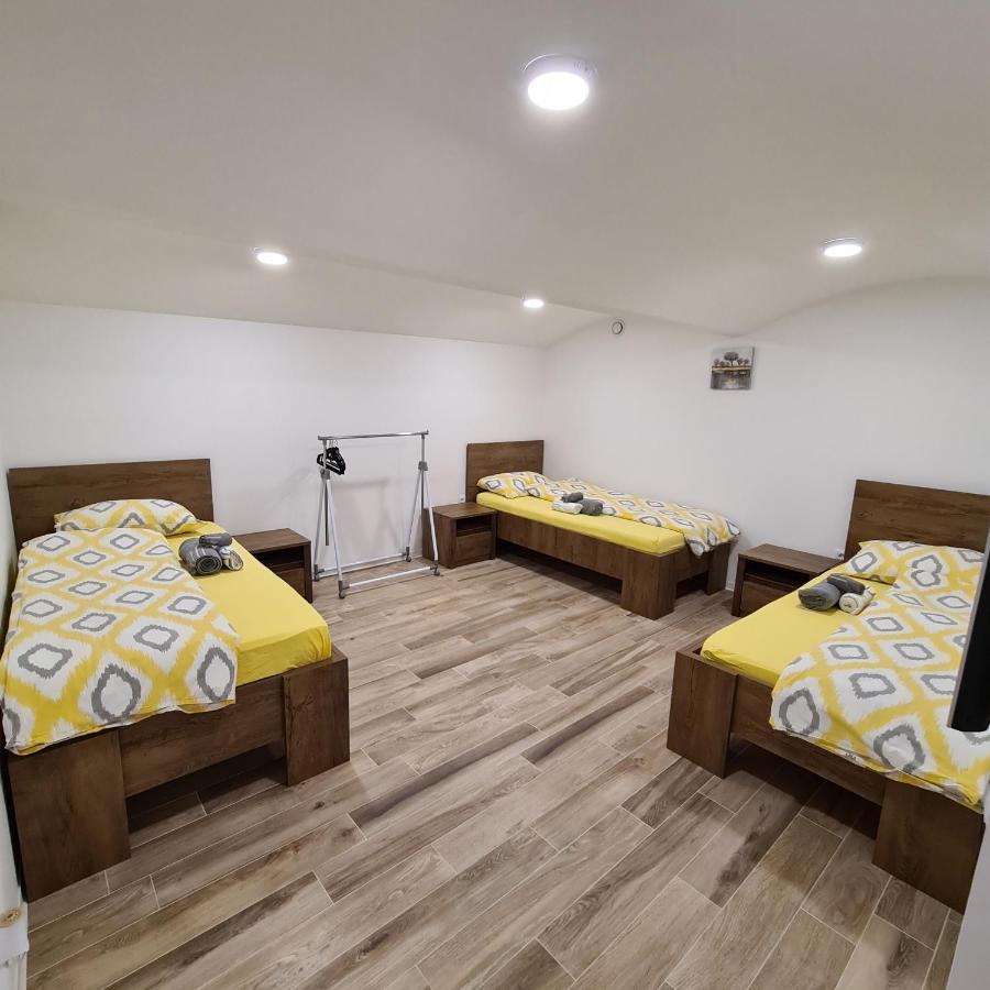 Apartment Dinlux Maribor Exteriör bild