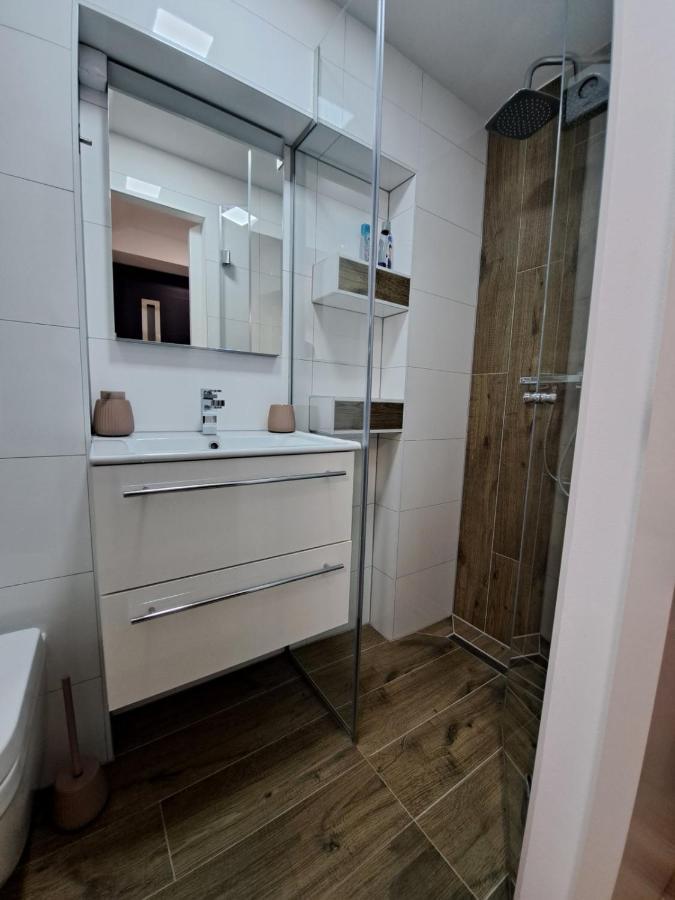 Apartment Dinlux Maribor Exteriör bild
